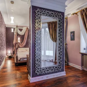 Изысканное оформление зеркала